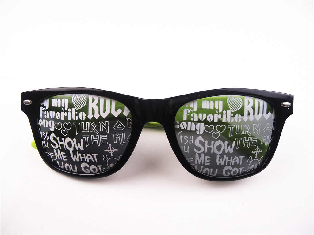 Sunglasses With Logo On Lens
